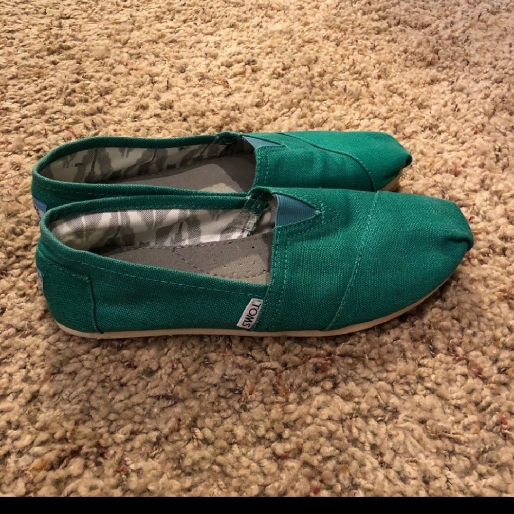 Green Tom's size 9